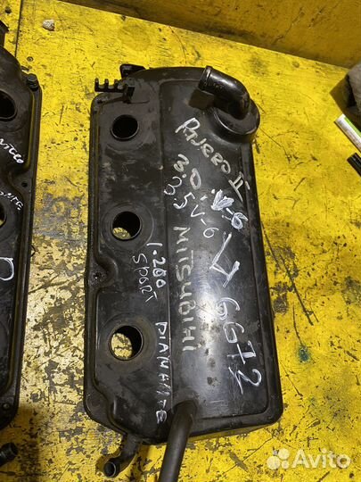 Клапанная крышка левая Mitsubishi 3.0,3.5