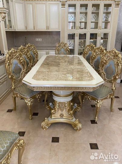 Стол и стулья 