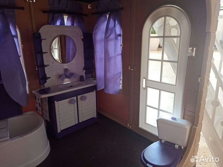 Кукольный домик с мебелью