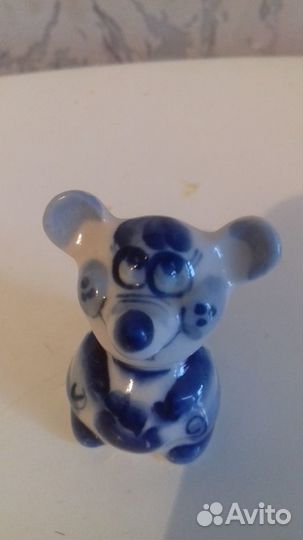 Фарфоровая фигурка