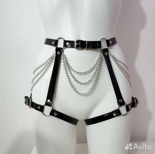 Гартеры с цепочками из лаковой кожи под латекс