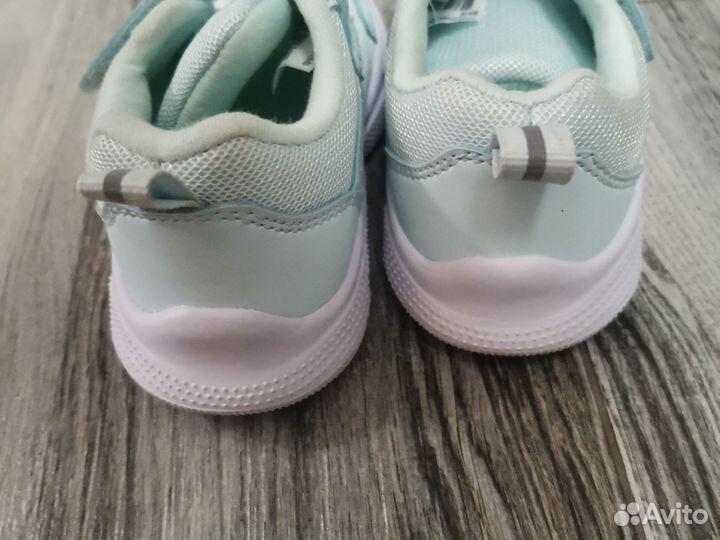 Кроссовки для девочки