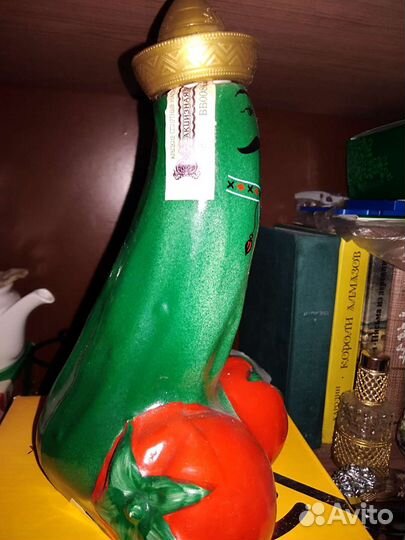 Бутылка, короб, фарфор