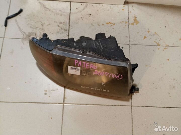 Фара Mitsubishi Pajero iO H76W