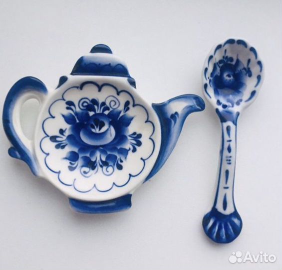 Гжель ложка с подставкой и подставка под яйцо