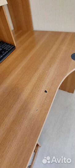 Отдам бесплатно компьютерный стол