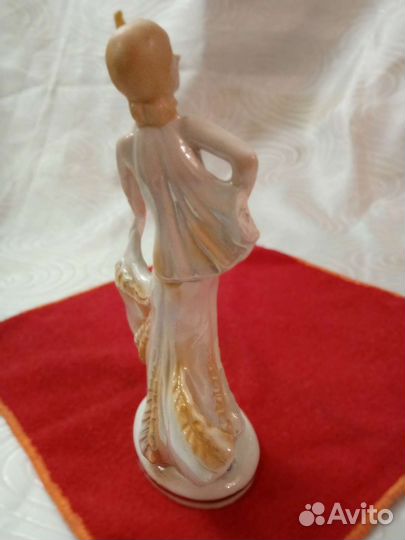 Статуэтка танцовщица