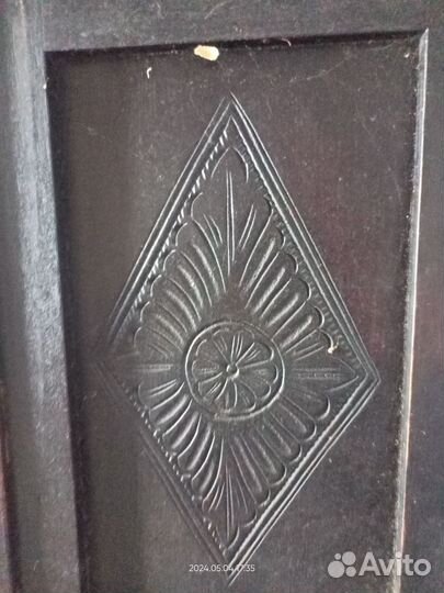 Старинный шкаф