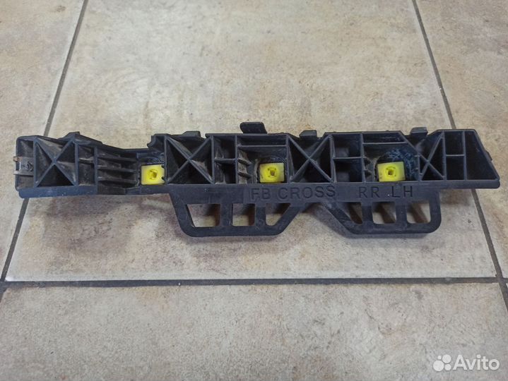 Кронштейн бампера задний левый. Киа Рио х-лайн