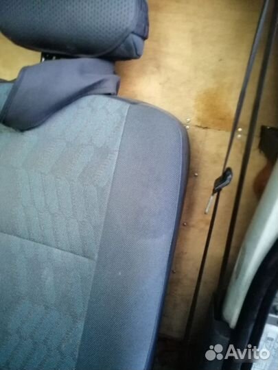 Передние сидения Ford Transit Connect 2008