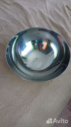 Большая металлическая чаша из нержавеющей стали