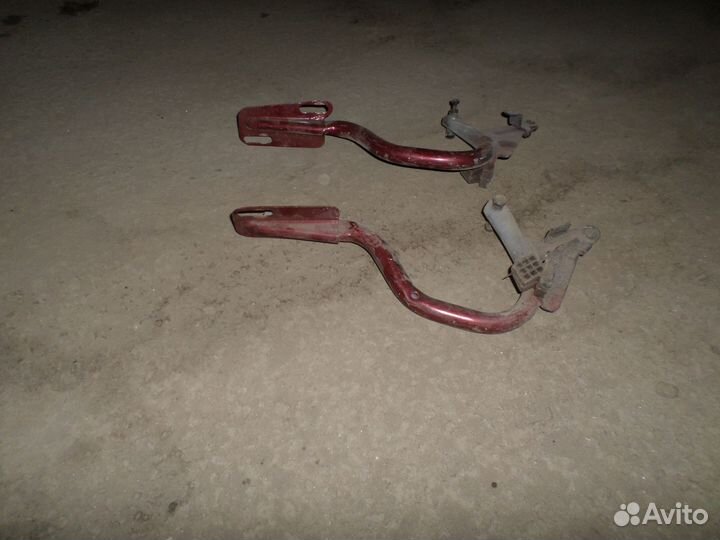 Петля крышки багажника приора