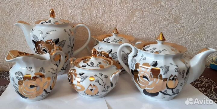 Два чайника, 2 сахарницы и молочник позолота