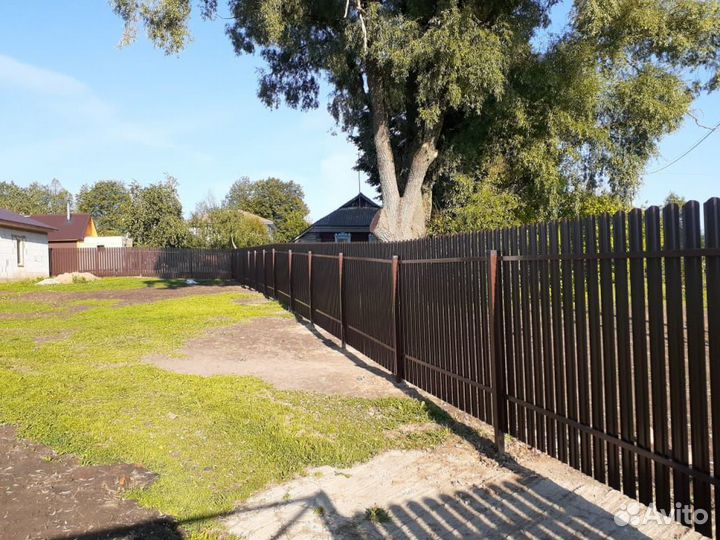 Заборы из евроштакетника для частного дома