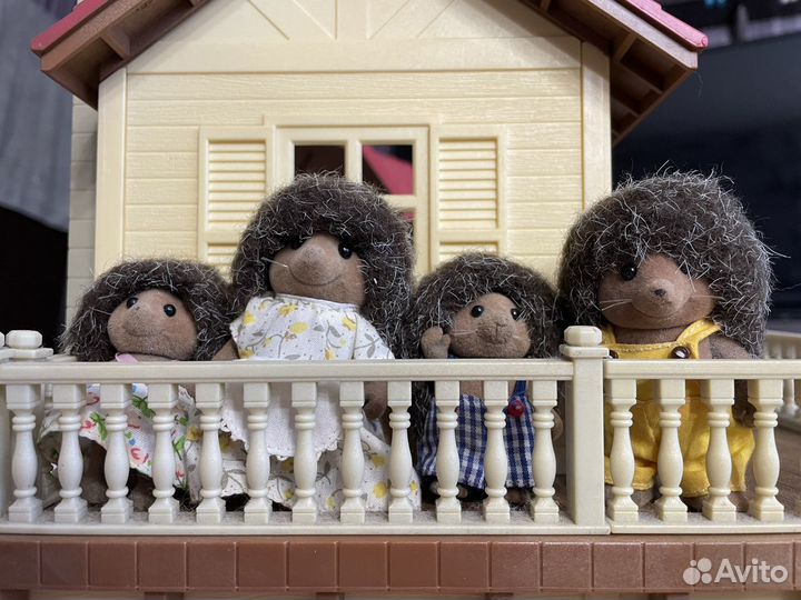 Семья милых ёжиков Sylvanian families