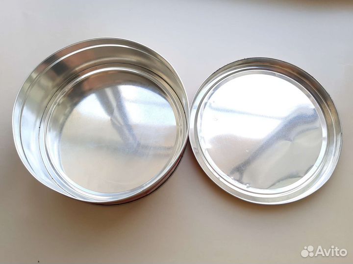 Жестяная коробка банка круглая