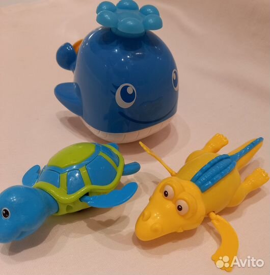 Игрушки для купания: кит с фонтаном и др