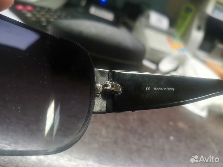 Солнцезащитные очки escada