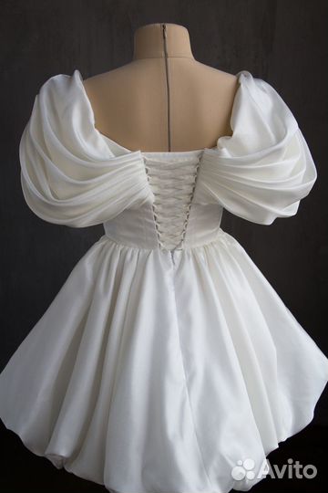 Вышивальщица