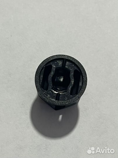 Болт накладки передний Toyota Highlander 2