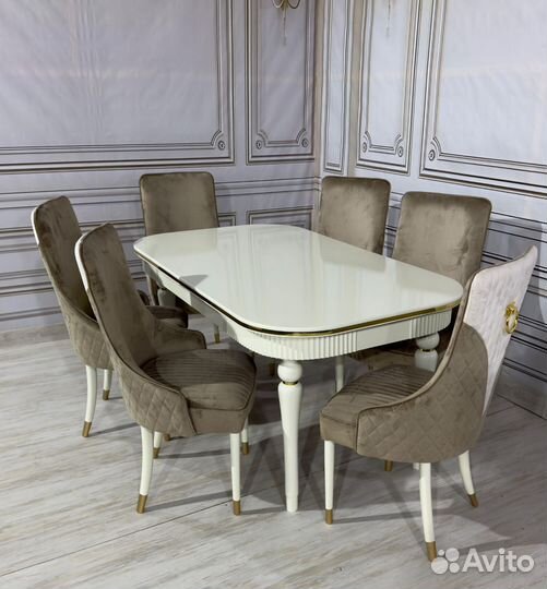 Стол и стулья