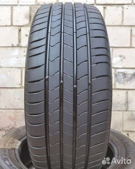 Kumho Ecsta HS51 215/60 R17 96H