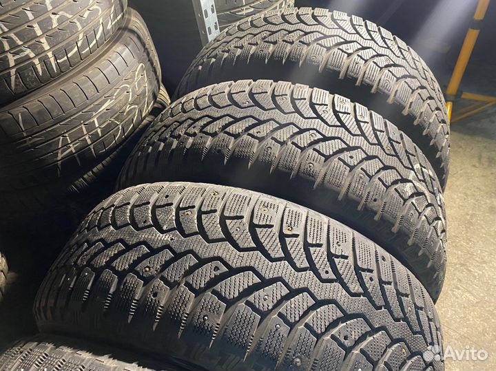 Bridgestone Blizzak Spike-01 285/60 R18 116T