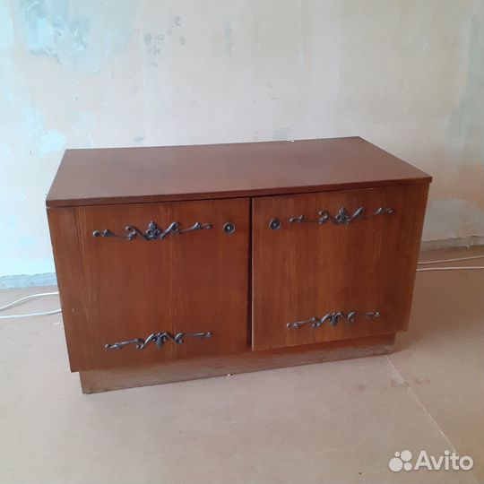 Тумбочка под телевизор