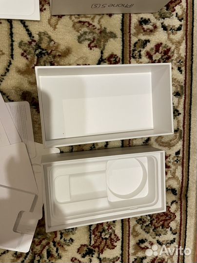 Коробка от iPhone 5s space gray и 7 gold