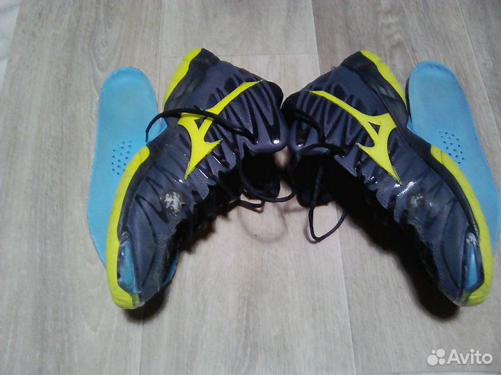 Кроссовки Mizuno 42 размер бу волейбольные