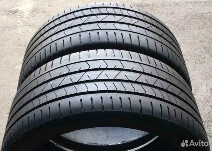 Pirelli P Zero PZ4 275/35 R20 102Y