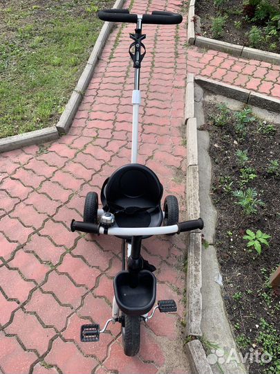 Трехколесный велосипед с ручкой