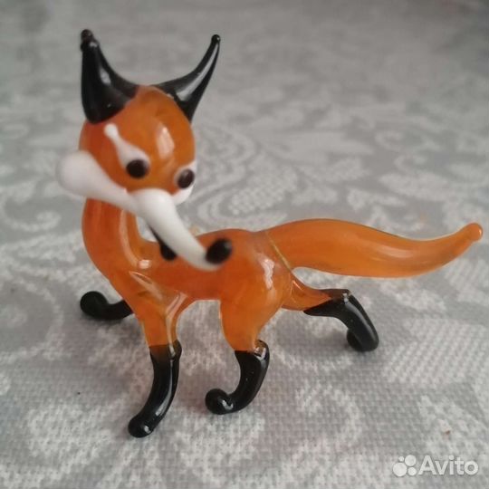 Фигурки из цветного стекла