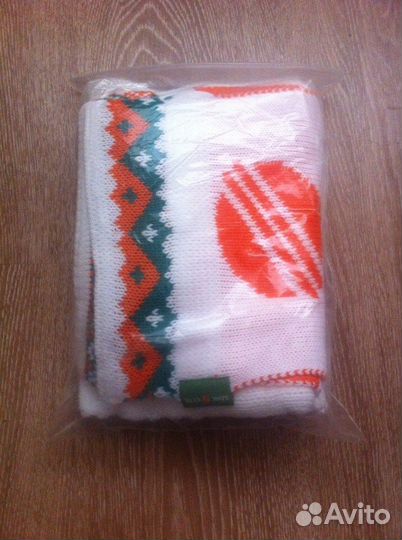 Вязаный комплект шапка, шарф и варежки