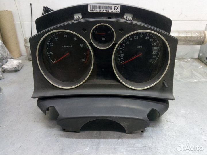 Панель приборов (щиток) Opel Astra H 2004-2015