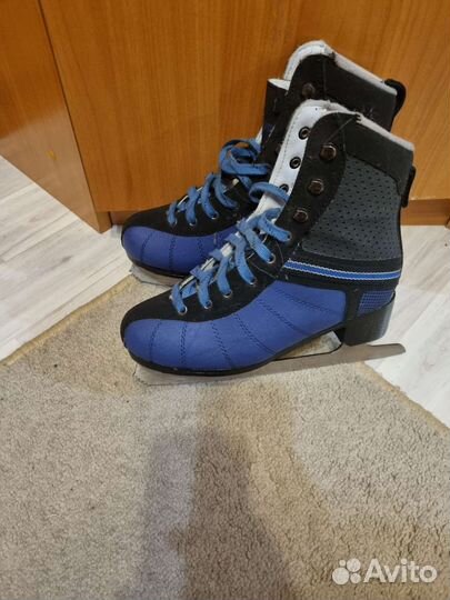 Коньки хоккейные детские,размер 36,на бирке 38