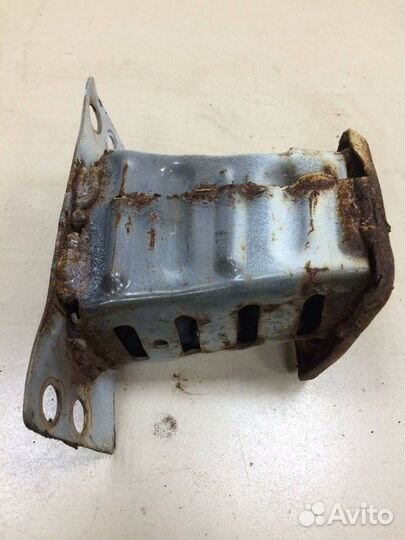 Кронштейн усилителя переднего бампера