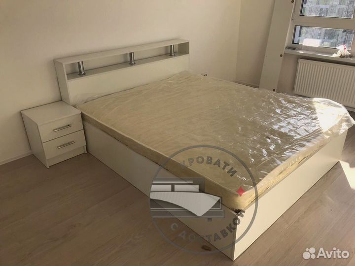 Кровать с матрасом
