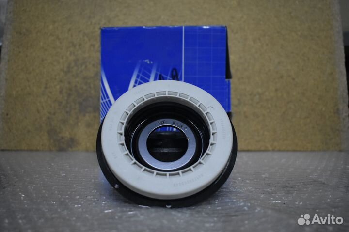 Подшипник опоры амортизатора SKF VKD35038T