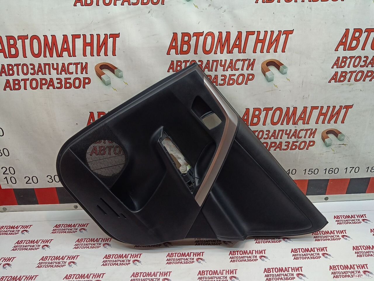 Обшивка двери задней правой Toyota Rav 4 XA40