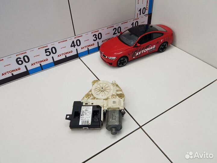 Моторчик стеклоподъемника задний правый