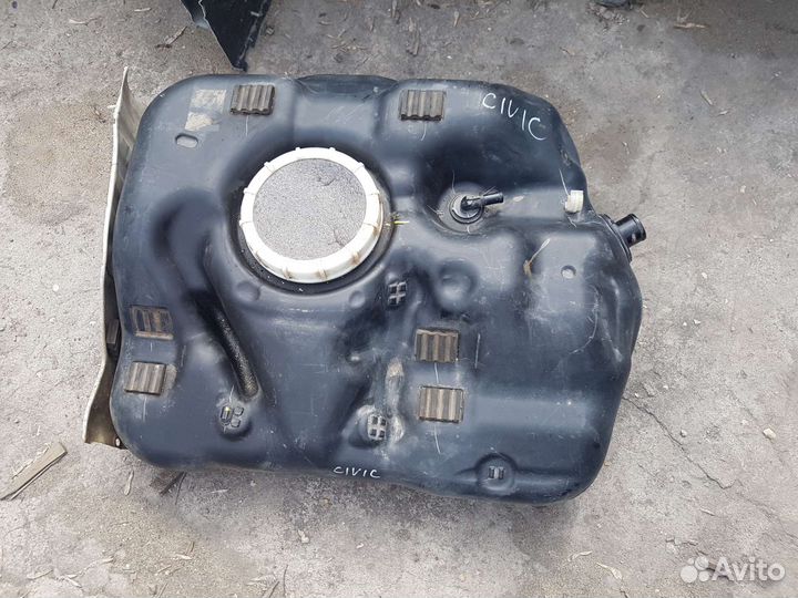 Бензобак honda civic 4D