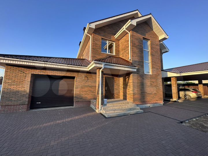 Коттедж 265 м² на участке 15 сот.