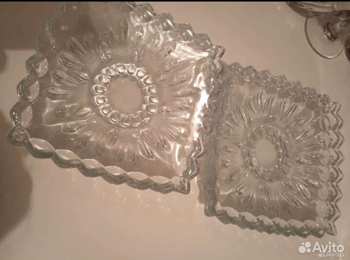 Рюмки 12 шт 2 вида новые и тарелки стекло