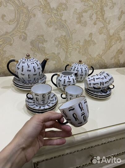 Фарфоровый чайный сервиз