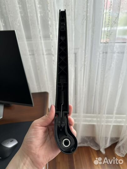 Поводок стеклоочистителя задний