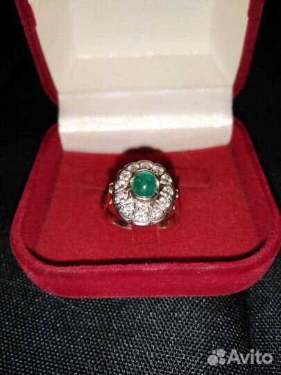 Кольцо с бриллиантами и изумрудом