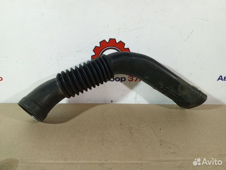 Патрубок воздушного фильтра Nissan Terrano