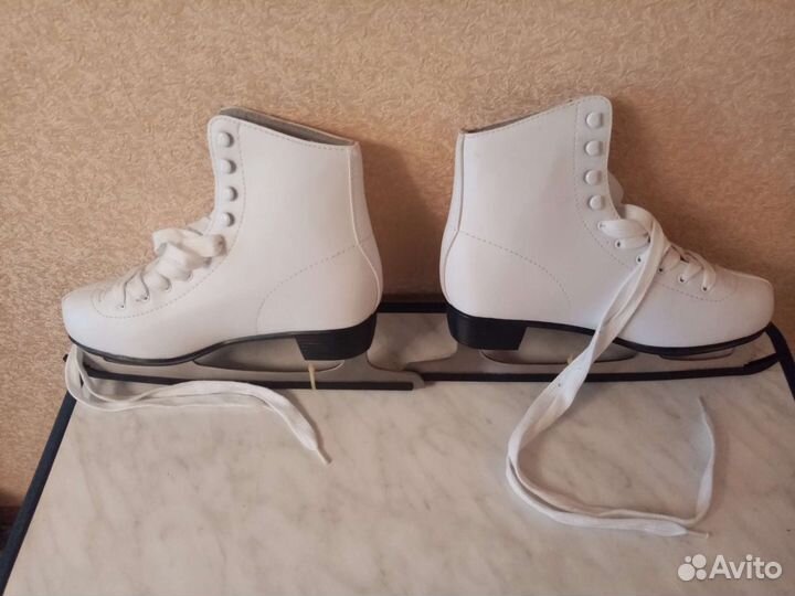 Коньки женские 40 размер. Новые