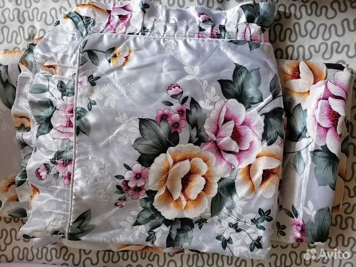 Комплект постельное белье б/у атласные